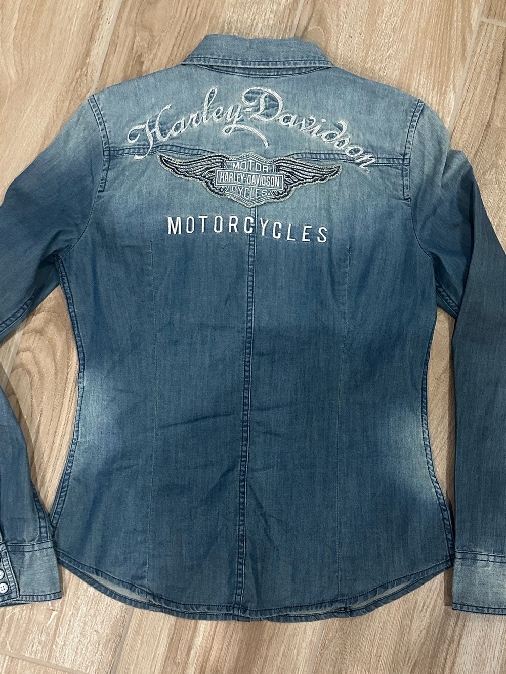 Harley-Davidson Women’s Fitted Denim Button-Down Shirt Size XS - Picture 3 of 5